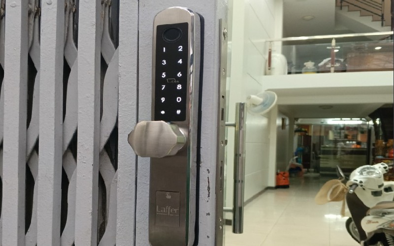 Giá thay ổ khóa cửa sắt kéo bao nhiêu tiền