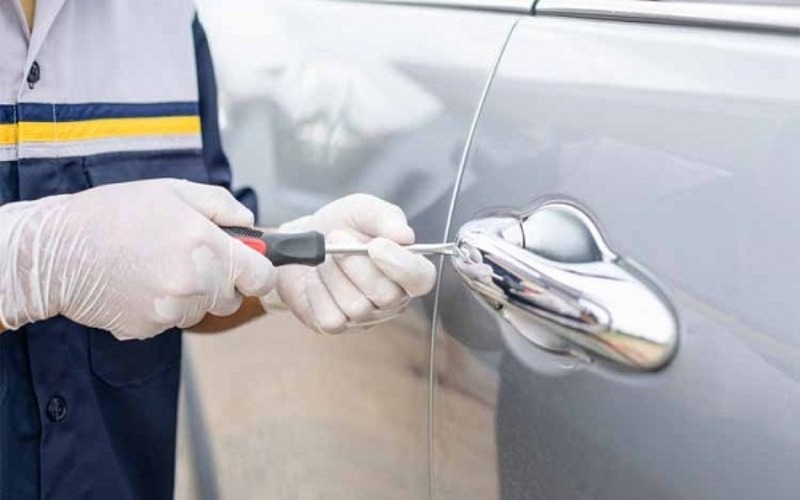 Thợ mở khóa xe ô tô chuyên nghiệp, bảo hành chu đáo