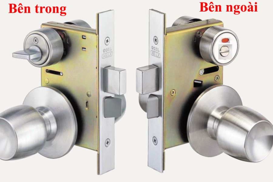 Cách khóa cửa tay nắm tròn bằng chìa khóa