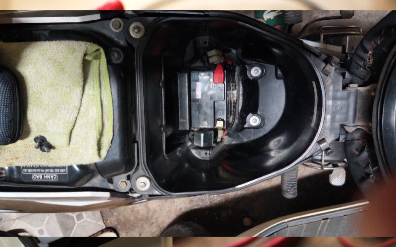 Nhận biết sớm dấu hiệu để kích ắc quy xe máy kịp thời