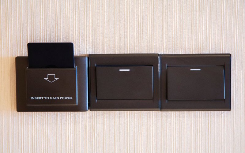 Nắm rõ các bộ phận sẽ biết cách đấu công tắc thẻ từ khách sạn
