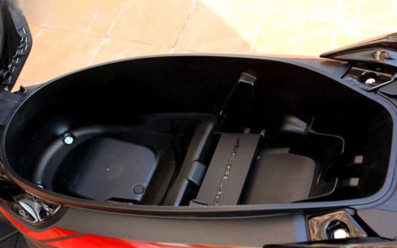 Các bước mở khóa cốp và nắp bình xăng trên Yamaha Janus