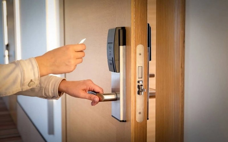 Hiểu rõ cách mở cửa bằng thẻ từ giúp bạn thao tác dễ dàng