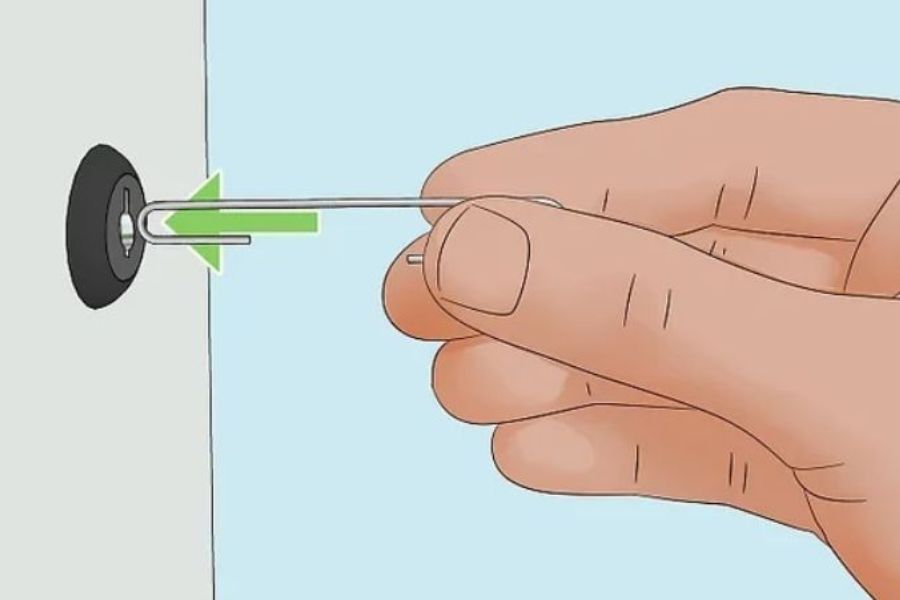 Dùng kẹp giấy mở khóa tủ đơn giản, ai cũng có thể làm