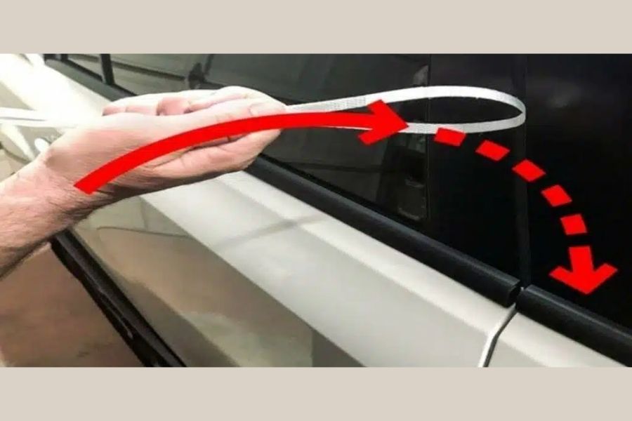 Sử dụng thanh nhựa dễ dàng mở khóa