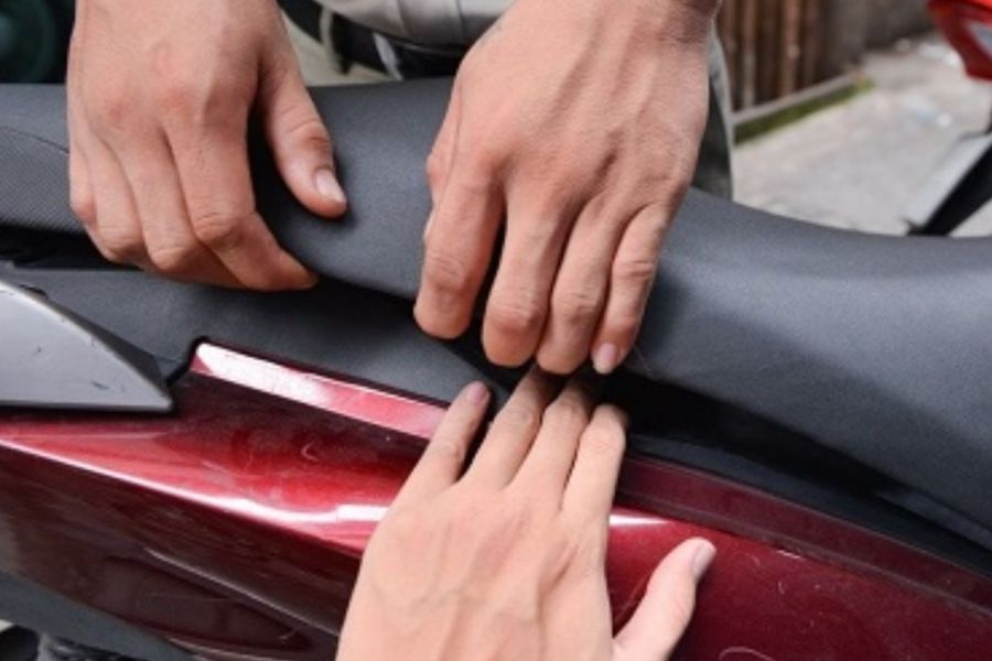 Mở cốp xe Honda SH đơn giản khi quên chìa khóa