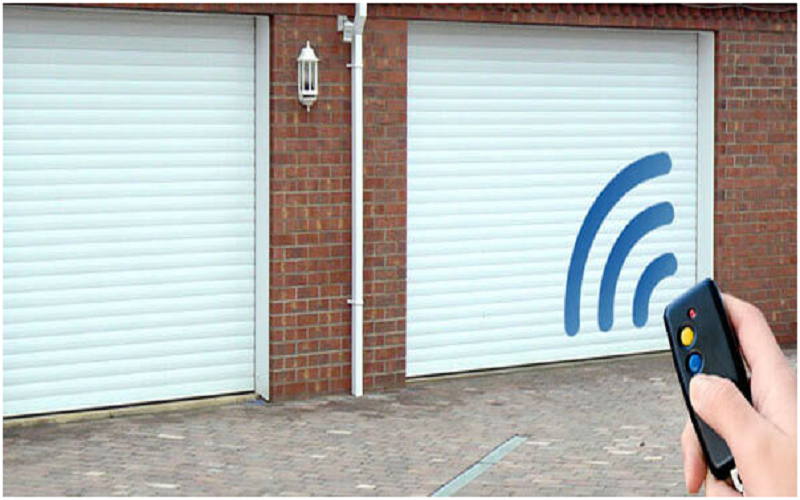 Nắm được cách sử dụng remote cửa cuốn sẽ giúp bạn thao tác nhanh và chính xác