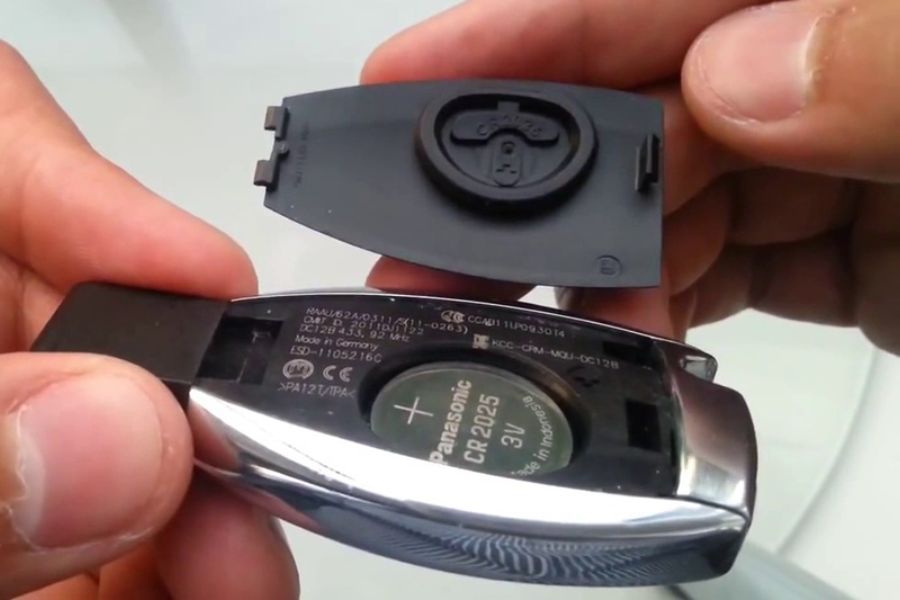 Sửa khóa Quang Trung địa chỉ hỗ trợ thay pin chìa khóa Mercedes chuyên nghiệp, uy tín và tiết kiệm.