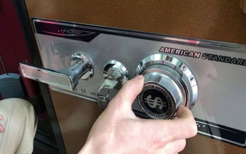 Thao tác mở két sắt 3 số khi mới mua về