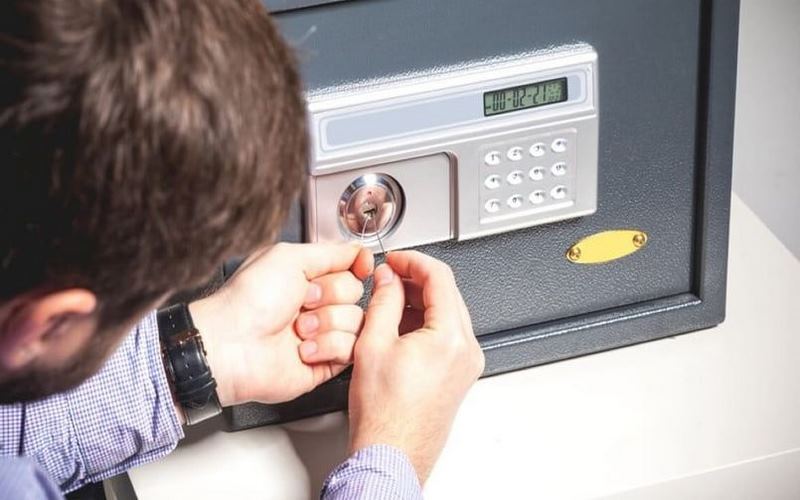 Gọi thợ sửa khóa chuyên nghiệp giúp mở thiết bị nhanh chóng khi mất chìa khóa