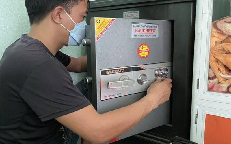 Gọi thợ chuyên nghiệp để mở khóa két sắt Bauche là phương án lý tưởng nhất