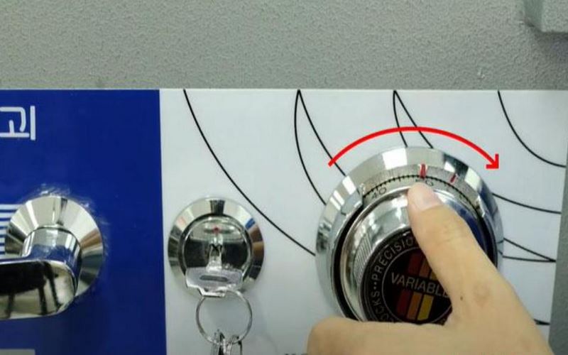 Cách mở két sắt cơ loại 1 mã đơn giản, nhanh gọn